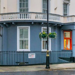 Oyo Townhouse New England, London Victoria